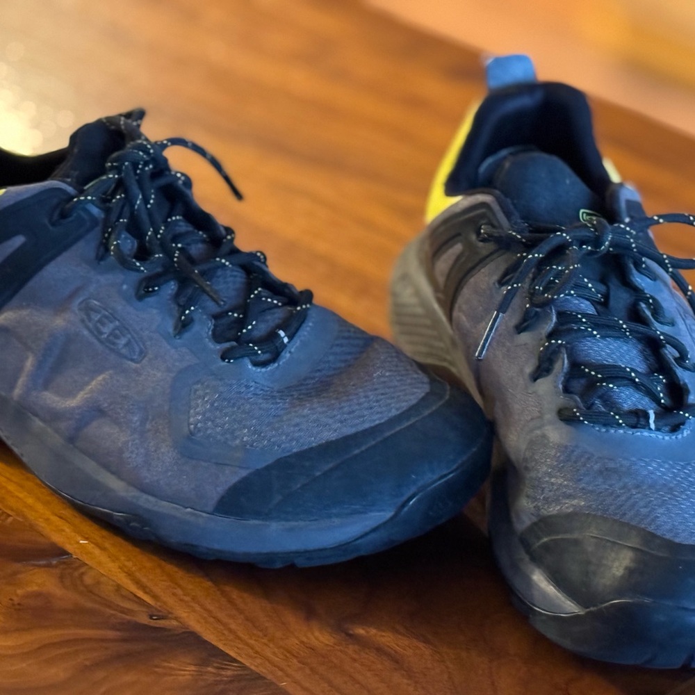 KEEN Men's Black and Yellow Athletic Shoes